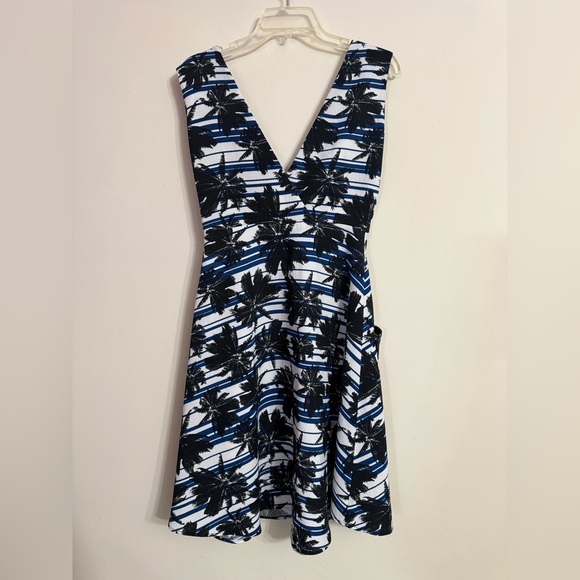 L'AGENCE Fit & Flare Dress Palm Print Sleeveless V-Neck Blue White Size 6 - Picture 4 of 4